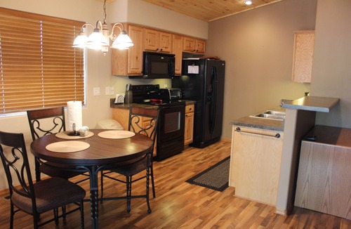 Show Low Cabin | A Cozy, Clean and Quiet Cabin under the Ponderosa Pine!