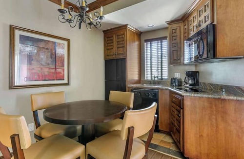 West Sedona Hotel | A Haven of Serenity! Full Kitchen, Outdoor Swimming Pool, Free Parking!