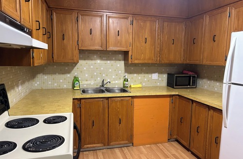 Saskatoon House | A spacious mainfloor suite in a great location