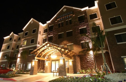 Webster Apartment | Accessible 1BR Suite | Free Daily Breakfast + Pool
