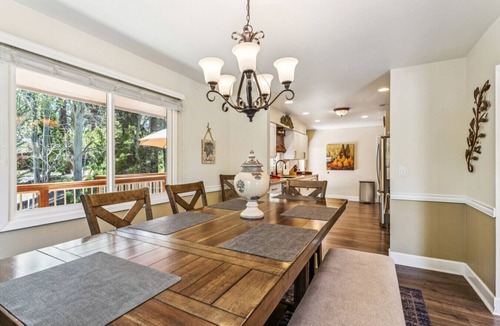 Big Bear Lake House | ACROSS FROM LAKE! 230 FIVE STAR REVIEWS! JACUZZI, POOL TABLE, PACMAN, EV CHARGER