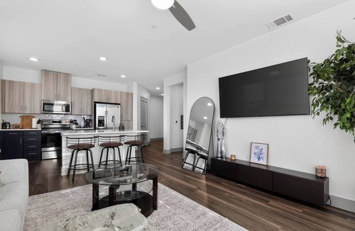 Addison Apartment | Addison Oasis | Modern 2BR in Prime Location