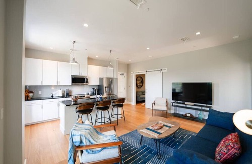 Martindale Apartment | AeroDynamic 2Br/2Ba with Office & Balcony