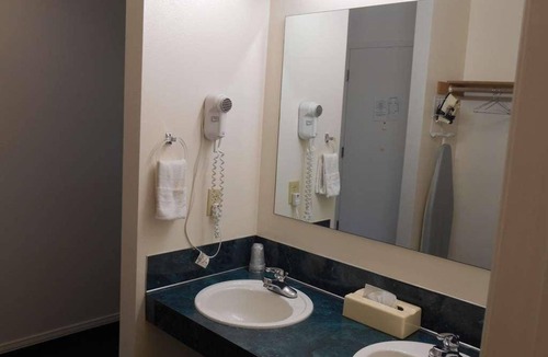 Enumclaw House | Affordability Meets Comfort in GuestHouse Enumclaw! 3 Great Units, Free Parking