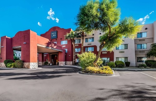 Palm Valley Hotel | Affordable Getaway at Red Lion Inn & Suites Goodyear Phoenix! Free Breakfast!