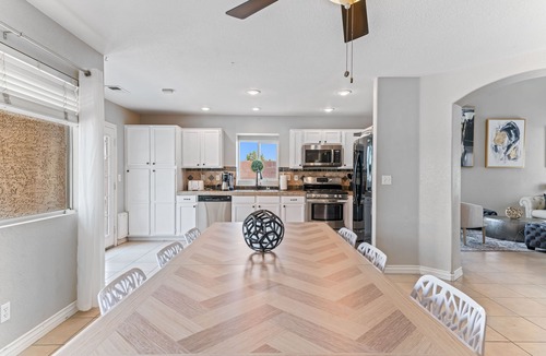 Green Valley North House | Amazing 5 BDR, Resort Style Pool w/Heater and Games.