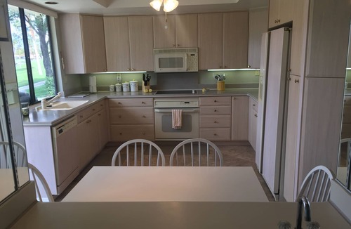 Rancho Mirage Condo | AMAZING RANCHO LAS PALMAS! 3 BEDROOMS! On GOLF COURSE + POOL & JACUZZI & BBQ!