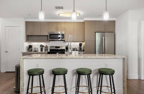 Downtown Hotel | Amber Serene Walk to Santa Monica Pier and Beach Zen Retreat Pool Gym