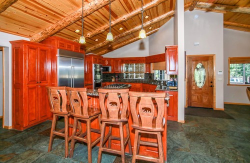 Big Bear Cabin | Angel View Chalet Family/Group Retreat | Central Moonridge Location