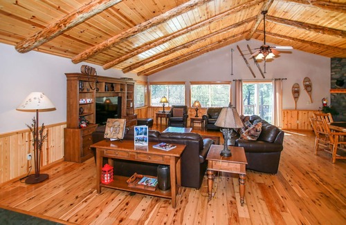 Big Bear Cabin | Angel View Chalet Family/Group Retreat | Central Moonridge Location