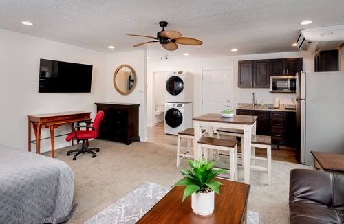 Zion National Park South Entrance Apartment | Apartment #3 GREAT LOCATION Zion National Park entrance as close as you can get!