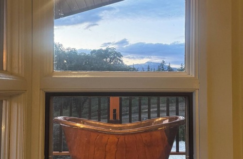 Jacksonville House | Applegate Riverfront Retreat in the Applegate Wine Country