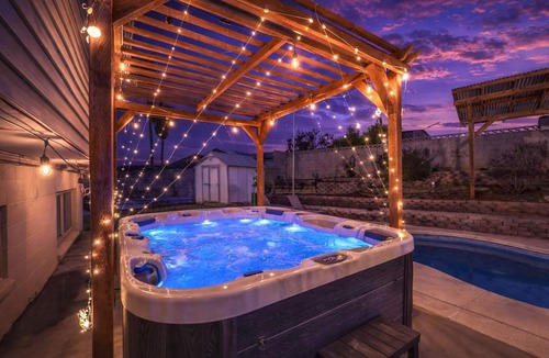 Paradise House | Arcade Lounge, Pool, Spa, Billiards, Dog Friendly