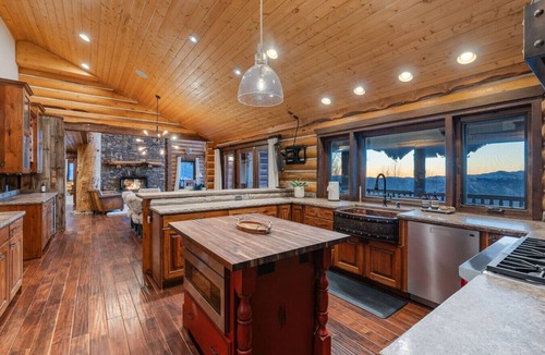 Silver Summit Apartment | Aspen Bliss | Luxury Mountain Estate | Hot Tub, Sauna & Sleeps 20