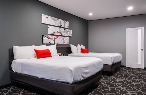 Lamanda Park Hotel | Astro Pasadena Hotel