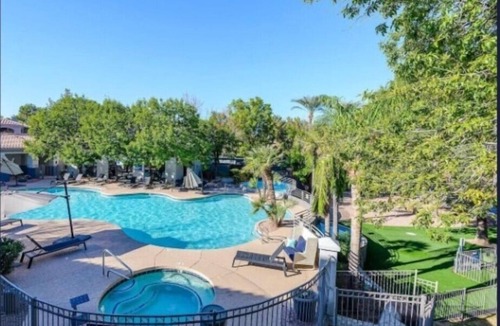 Tempe Condo | AUGUST SPECIAL - Tempe, Arizona-GREAT LOCATION-Look at the amenities!