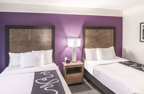 Woodlands Village House | Authentic Flagstaff Experience! Pool, Pets Allowed, Free Breakfast, Free Parking