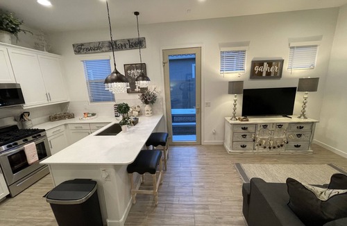 Buckeye House | AZ SUNSHINE CASITA-25 min to Airport~CLEAN~PRIVATE 1B&1B-Outdoor Space-BBQ-Golf