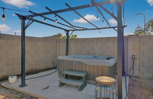 Glendale House | Backyard Oasis w/HotTub+Firepit 9 mins to Stadiums