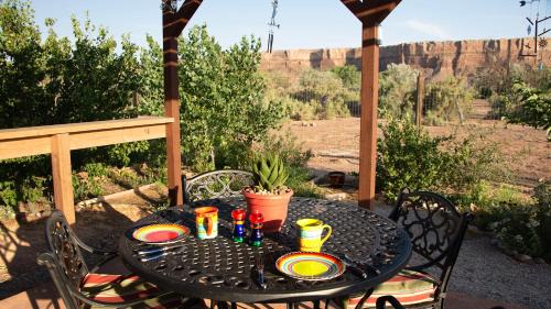 Bluff House | Basecamp Bluff - Bungalow with Patio, Dogs Welcome