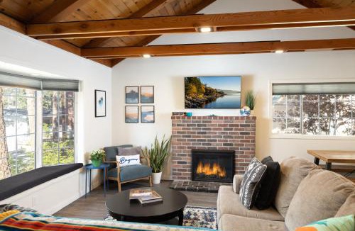Boulder Bay House | Bayview Bungalow - Cabin with Hot Tub One Block from Big Bear Lake!
