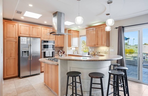 South Mission Beach House | Beach Dream - Steps to the boardwalk & beach with AC, WiFi, deck, prime location!