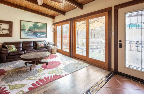 Three Rivers House | Beach to park in 9 min. Most Convenient location to village amenities.