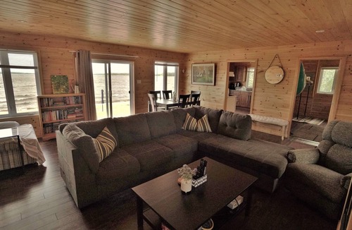 Killaloe Cottage | Beachfront