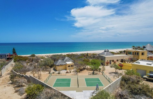 El Cardonal House | Beachfront home with private pool and pickleball court