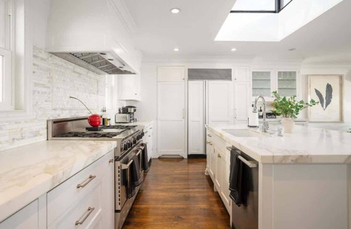 The Strand House | Beachside Retreat | Perfect Location| Free Parking