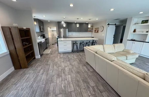 La Mesa House | Beachy bungalow