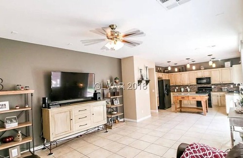 Enterprise House | Beautiful 4br /10min Airport, Strip, Raiders Stadium - Parking