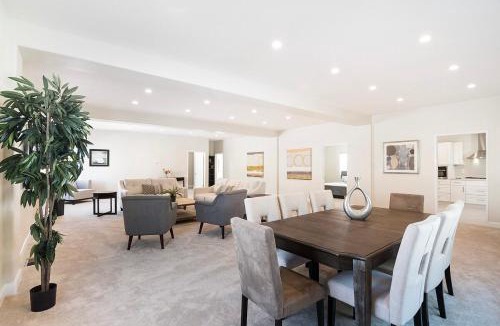 Beverlywood Villa | Beautiful 6BR Family 2-Story Villa With Large Backyard and Outdoor Kitchen