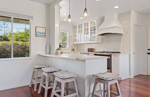Toro Canyon House | Beautiful Bella Luna, near the beach, Sleeps 8 with Jacuzzi and Firepit!