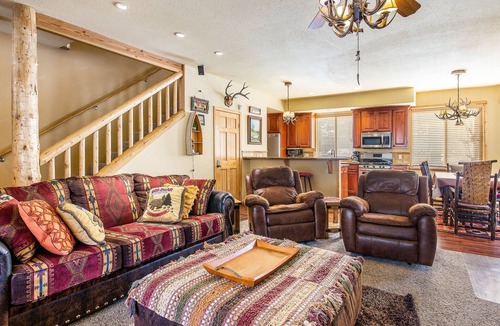 Boulder Bay House | Beautiful Boulder Bay Log Style Home with Hot tub and game room
