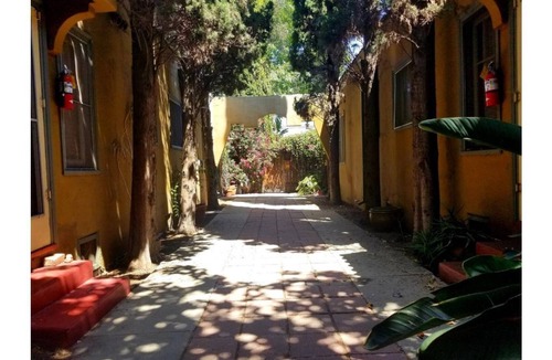 Hollywood Apartment | Beautiful Bungalow in Perfect Hollywood Location!