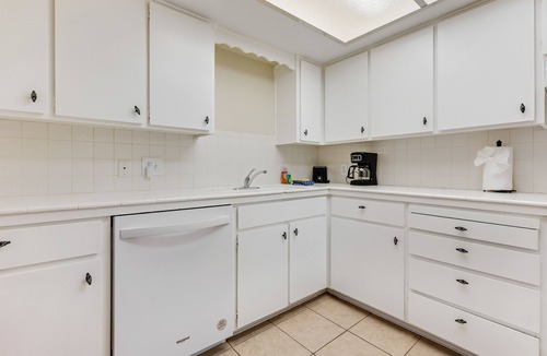 South Scottsdale Condo | Beautiful condo with WiFi, pool, & balcony - walk to downtown