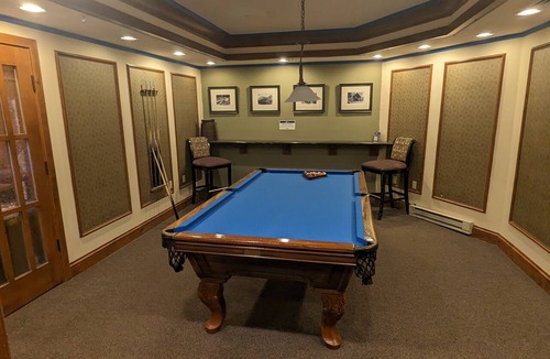 Salt Lake Mountain Resorts Condo | Beautiful End-Unit with Private Balcony and hot tub + pool.
