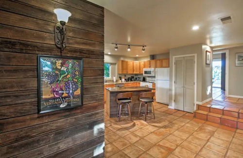 Sonoma House | Beautiful Gated Winemaker’s Estate 1 mi to Historic Sonoma Town Square
