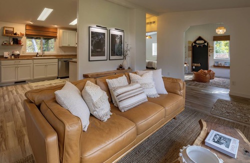 Kaweah House | Beautiful Home Near Dining, 8 Miles to Sequoia National Park