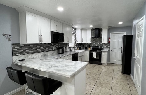 Paradise House | Beautiful home with free parking