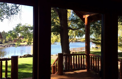 Pinetop-Lakeside Cabin | Beautiful Lakefront Luxury Cabin in The Shores at Rainbow Lake gated community
