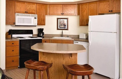 Angels Camp Condo | Beautiful Location and great resort amenities including outdoor pool in this 1BD condo