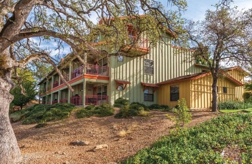 Angels Camp Condo | Beautiful Location and great resort amenities including outdoor pool in this 1BD condo