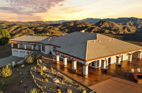 Santa Clarita House | Beautiful private mountain estate on 10 acres