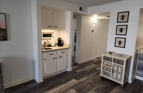Las Haciendas De Paradise Village Condo | Beautiful, remodeled, furnished, 2/2 condo in Phoenix/Paradise Valley AZ.