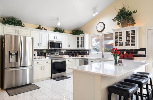 Hamilton Garden Lakes House | Beautiful sunset Lakehouse with with amazing views and heated pool and jacuzzi !