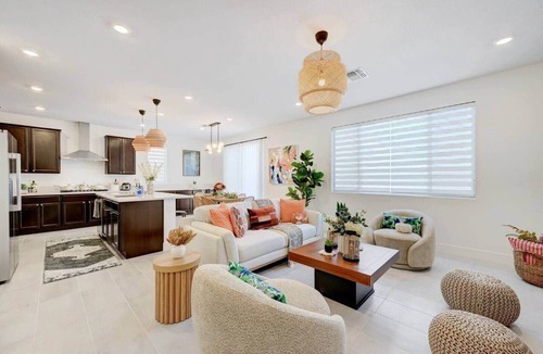 Sovana House | Beautiful Villa 6 BR Near Strip Arcade Game Fun