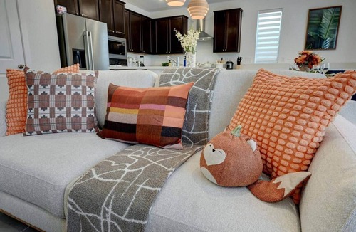 Sovana House | Beautiful Villa 6 BR Near Strip Arcade Game Fun