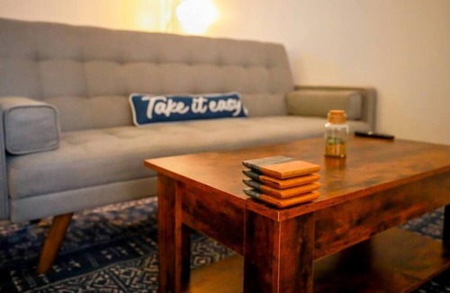 Greenacres Apartment | Beautifully Lit Roomy 2 BR Great for Travel Worker